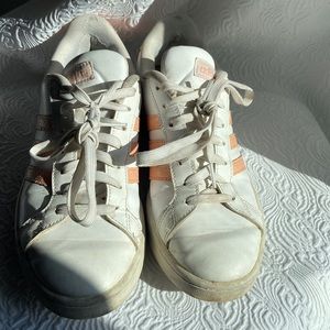 Adidas cloud foam tennis shoe